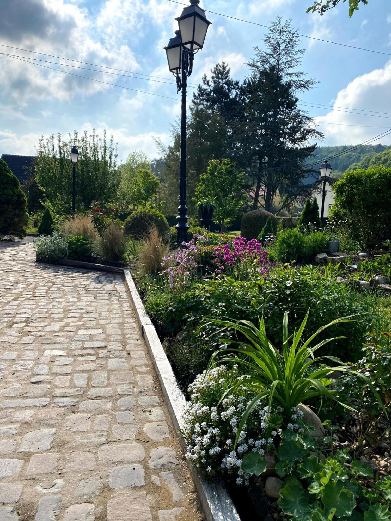 Logis Hotel Domaine Du Moulin Saint-Avold Exterior foto